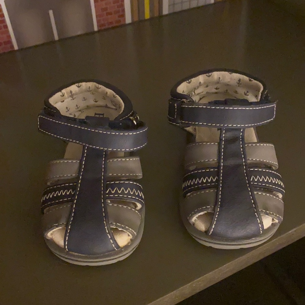 Born sandals